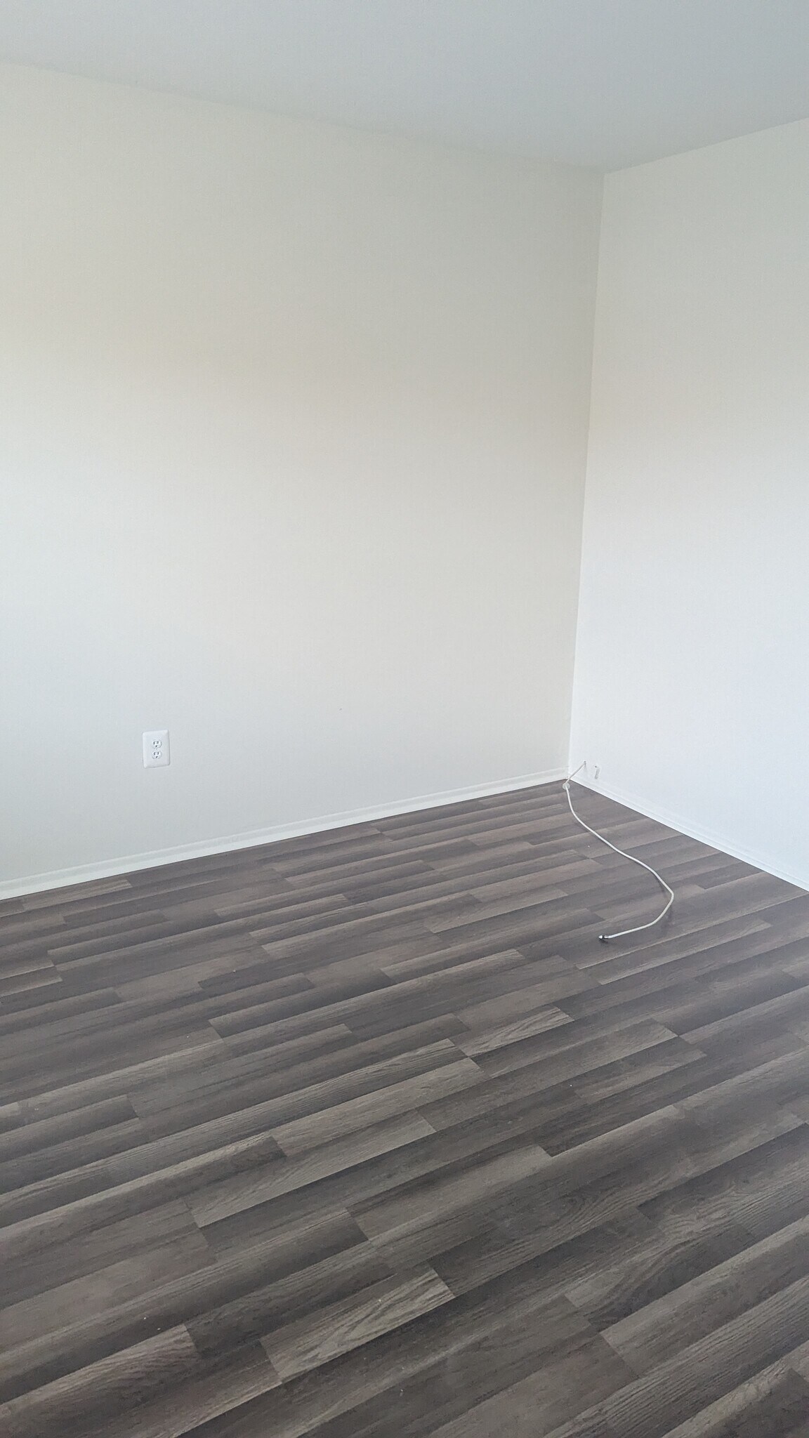 Building Photo - 1204 N Oaks Blvd