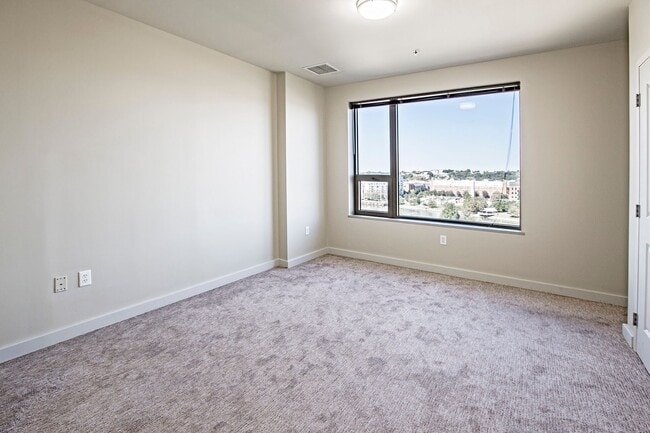 Building Photo - Christina Landing - 2 bedroom, 2 bath - 11...