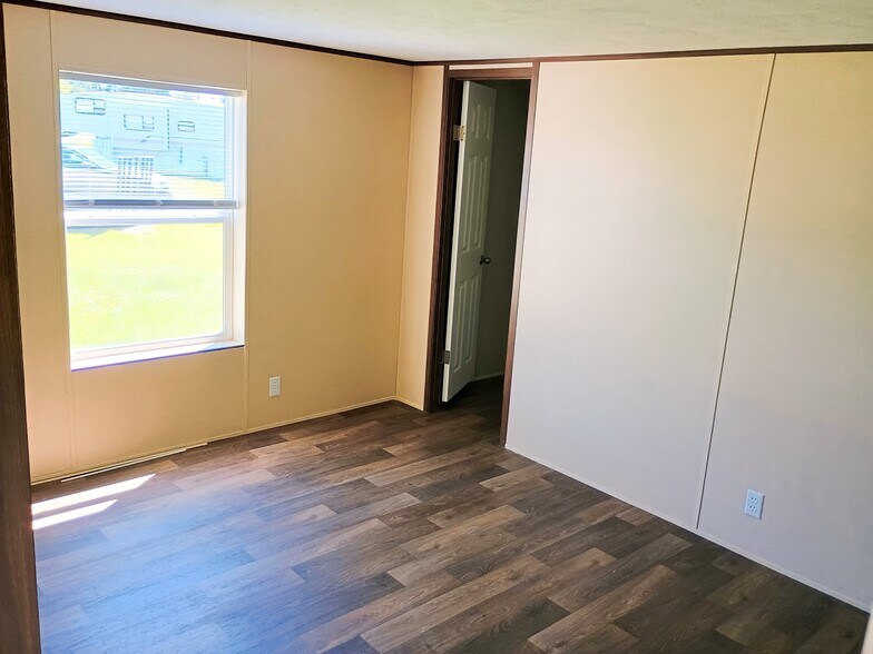 Building Photo - 200 N 28th St