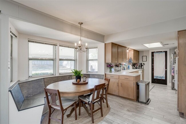 Building Photo - 11512 Oak Trail