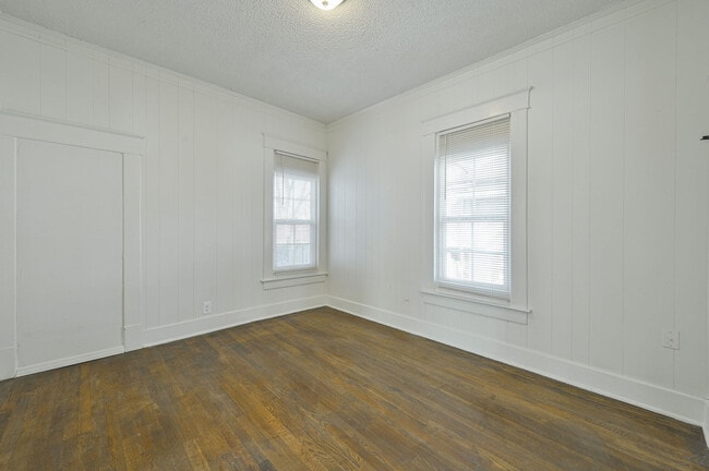 Building Photo - 607 N Evans Ave