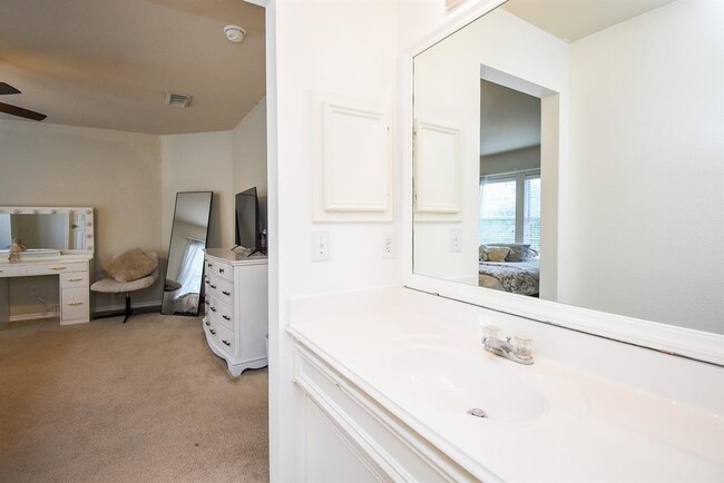 Building Photo - 2403 Echo Harbor Dr