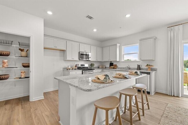 Building Photo - 422 Red Dragon Dr