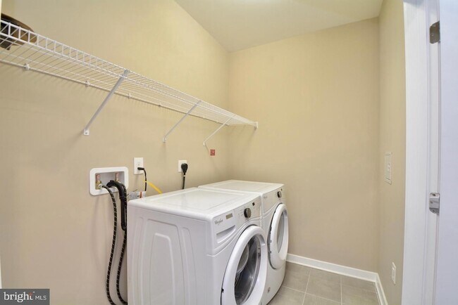 Building Photo - 3989 Norton Pl