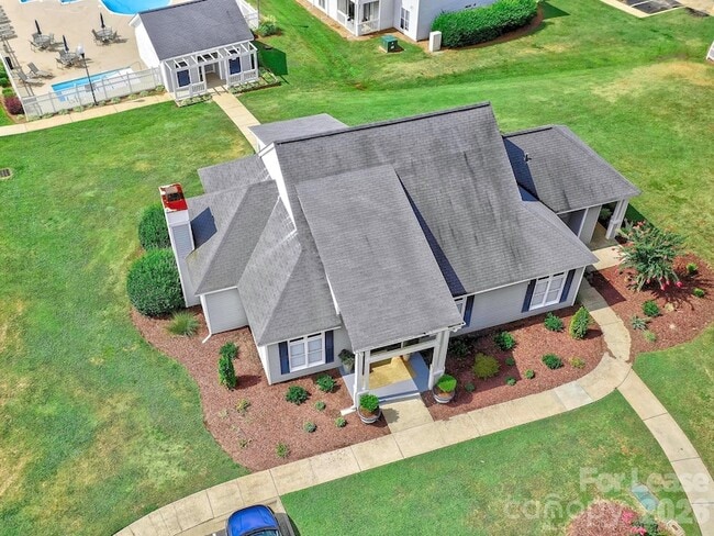 Building Photo - 915 Emma Kate Ct