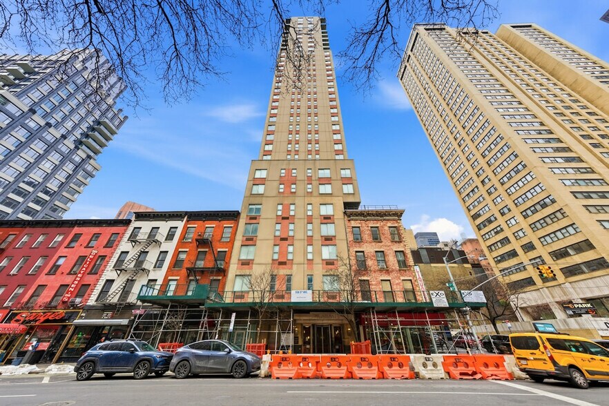 Building Photo - 123 Washington St