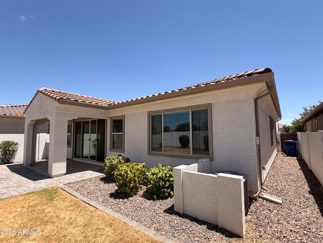 Building Photo - 9948 E Thornbush Ave
