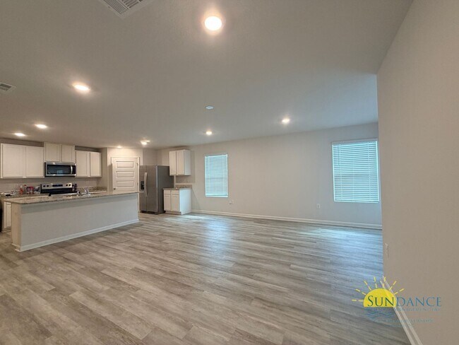 Building Photo - Spacious 5-Bedroom Home in Plantation Woods, East Milton!