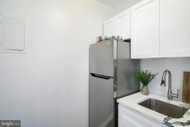 Building Photo - 135 S 19th St