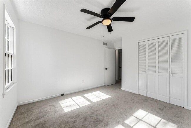 Building Photo - 444 Wellington Way