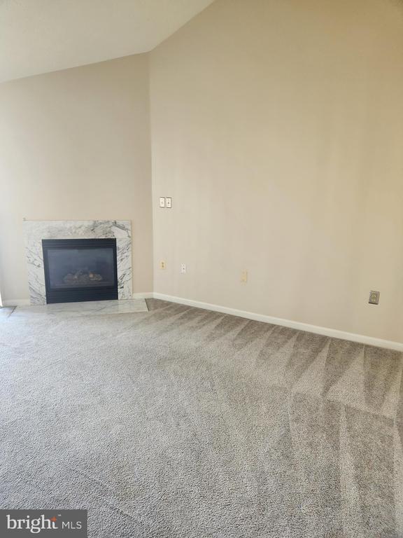 Building Photo - 8941 Town Center Cir