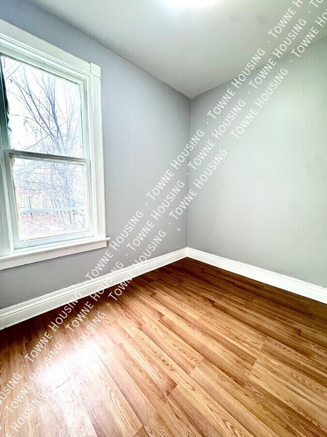 Building Photo - 339 Hampshire St