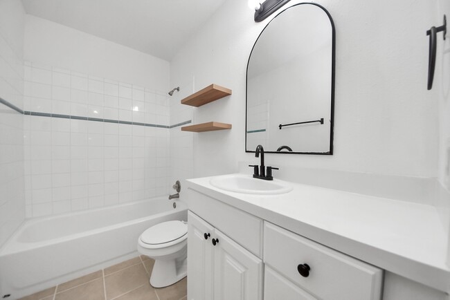 Building Photo - 1610 7th St