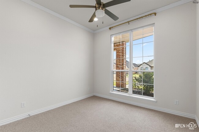 Building Photo - 5682 Blackstone Dr