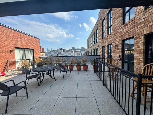 Building Photo - 659 1st St