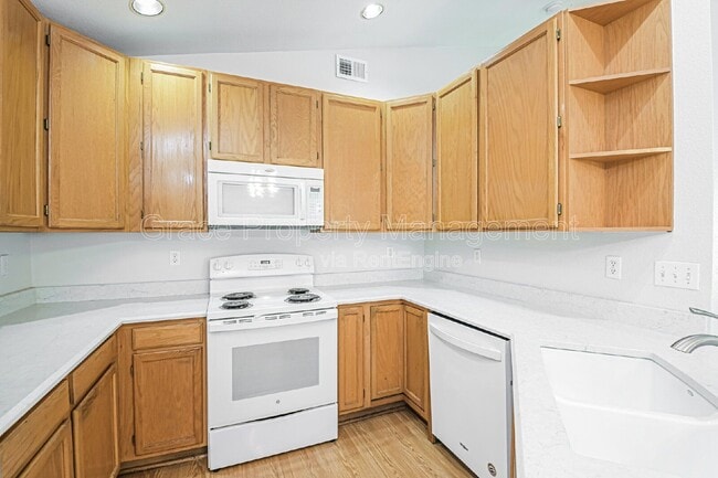 Building Photo - 2586 E 125th Pl