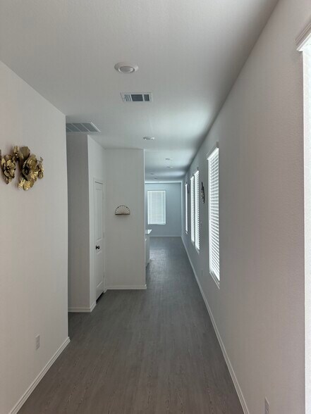 Building Photo - 13400 Trumpet Creeper Dr