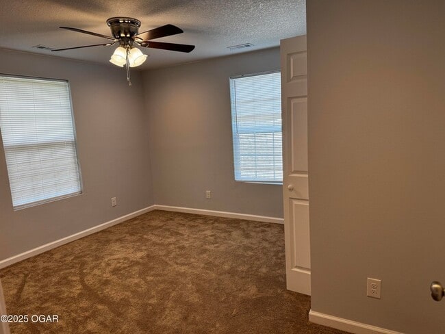 Building Photo - 3905 E 13th St