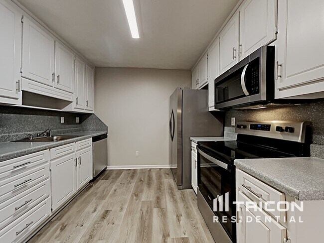 Building Photo - 702 Heritage Ridge Dr