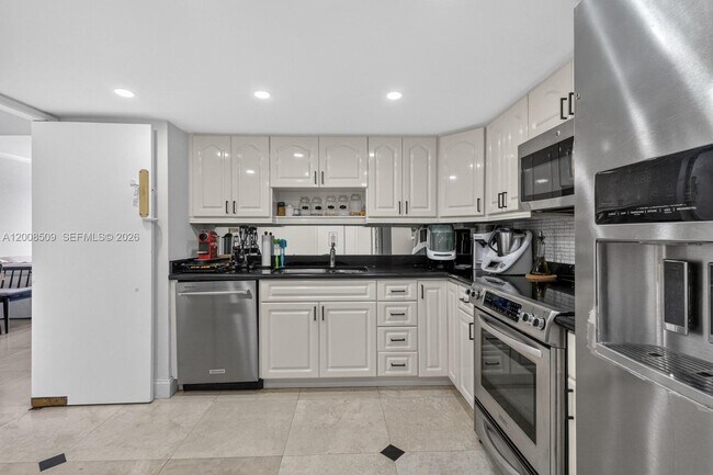 Building Photo - 151 Crandon Blvd