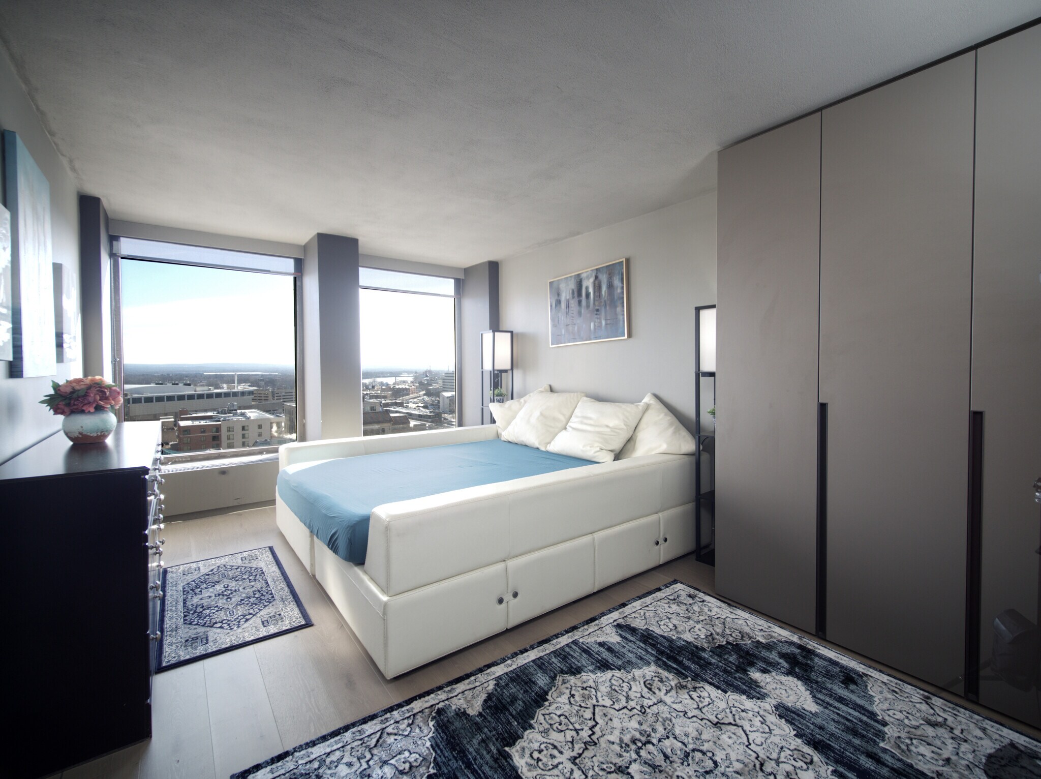 Building Photo - 1 Gold St