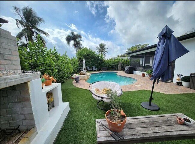 Building Photo - 2251 NW 87th Ter