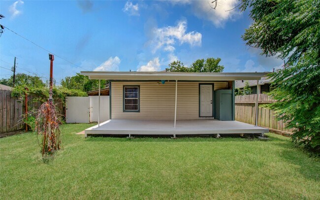 Building Photo - 5319 Bell St