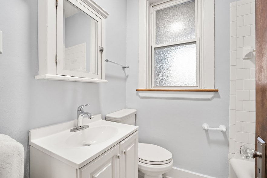 Building Photo - 2611 N Dayton St