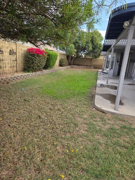 Building Photo - 8720 W Diana Ave