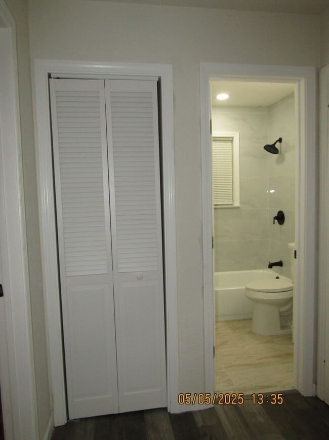 Building Photo - Great Home Located in the Lawton Heights A...