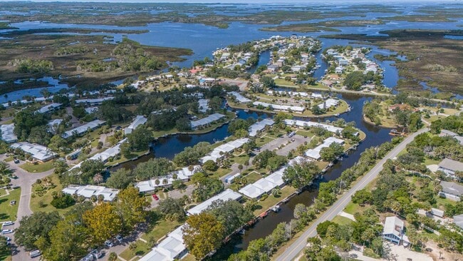 Building Photo - 2/2.5 Town Home Away From Home in Crystal River