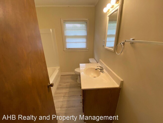 Building Photo - 3 br, 2 bath House - 209 Meadowbrook Dr.