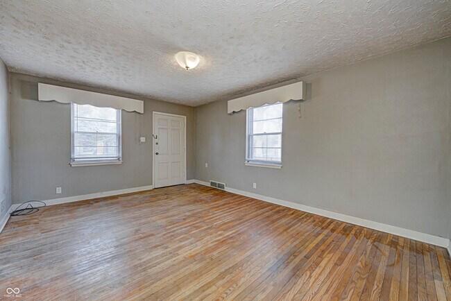 Building Photo - 315 S Webster Ave