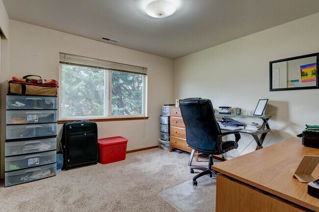 Building Photo - 3 Bed 2.5 Bath Townhome with Garage