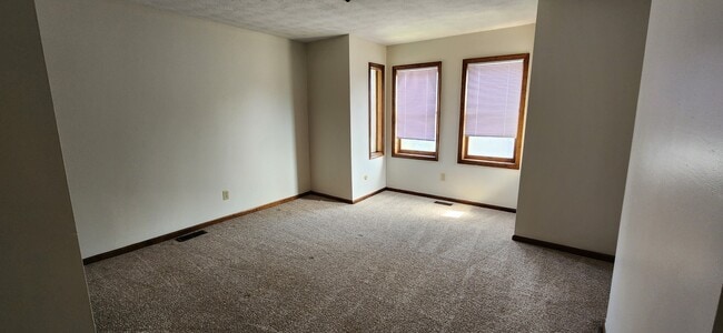 Building Photo - 114 King Ave