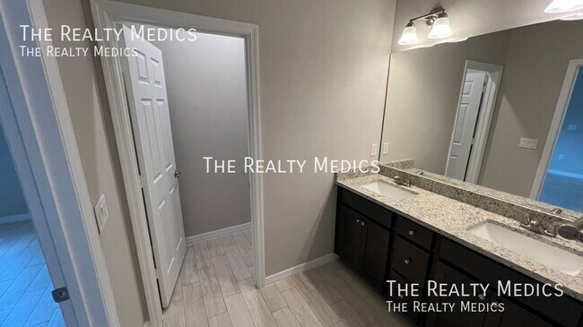 Building Photo - 3290 Halden Ave SE