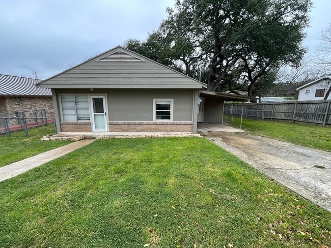 Primary Photo - Cute 2/1 House in West Lampasas