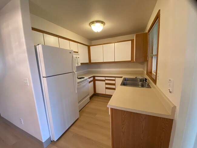 Building Photo - 4257 Wintergreen Cir