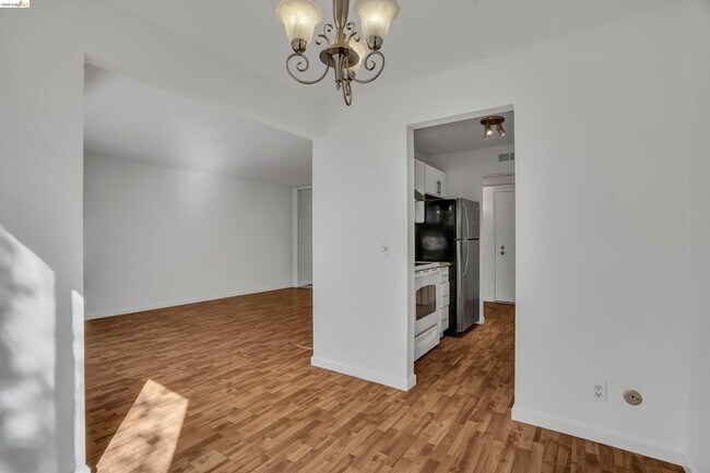 Building Photo - 490 N Civic Dr