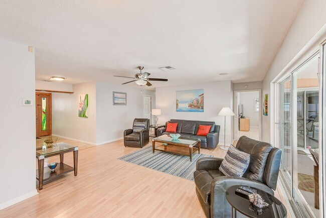 Building Photo - 3-Bedroom, 2-Bath Seminole Home – Fully Furnished & Move-In Ready!