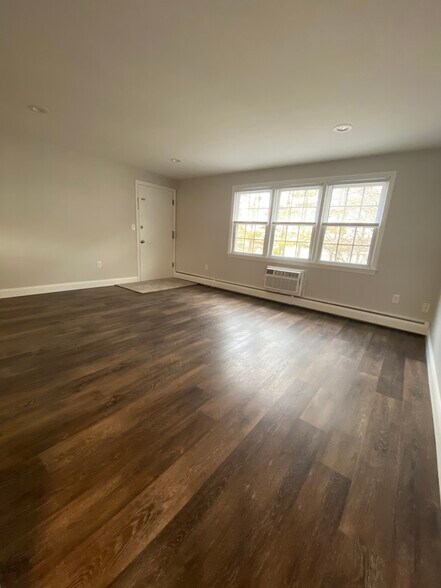 Building Photo - 37 Grandview Dr