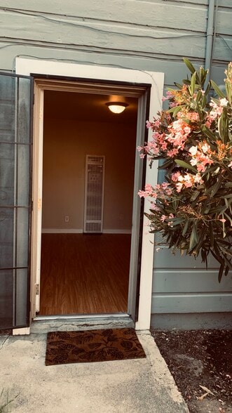 Front door entrance - 2047 20th Ave