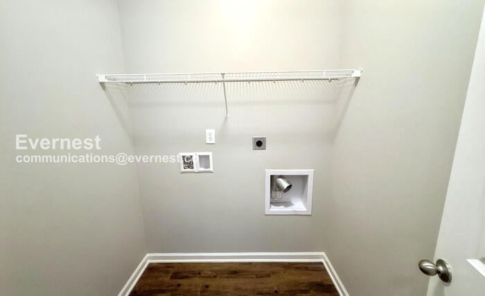 Building Photo - 215 Village Springs Dr