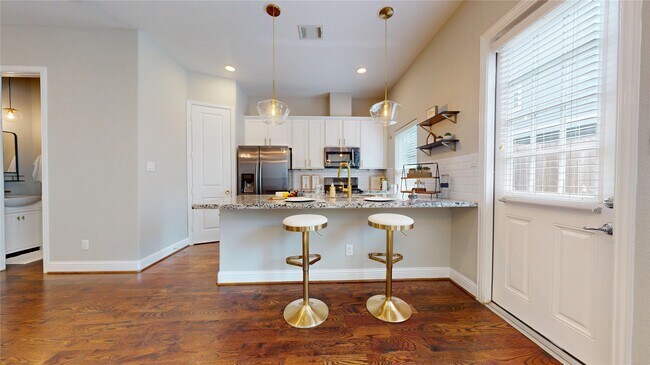 Building Photo - 5430 Camaguey St