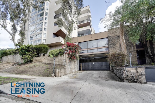 Building Photo - 3949-3945 Los Feliz Blvd