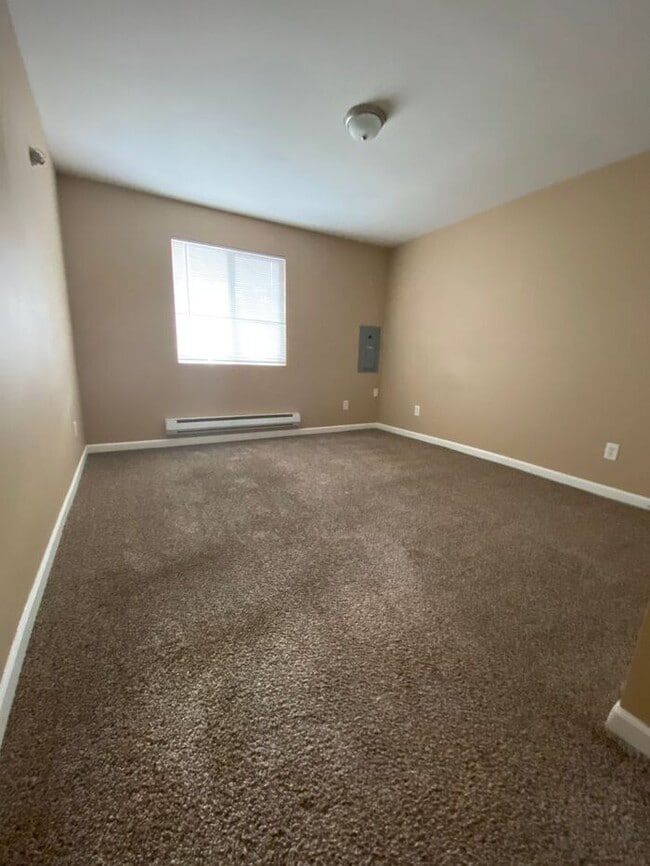 Building Photo - Wonderful 3 Bedroom Duplex in Puyallup!