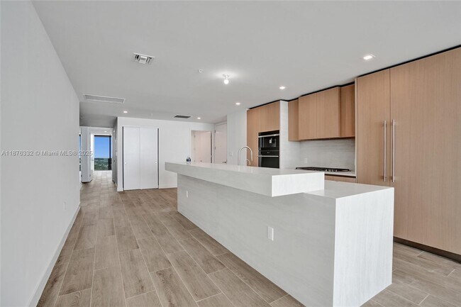 Building Photo - 900 N Ocean Blvd