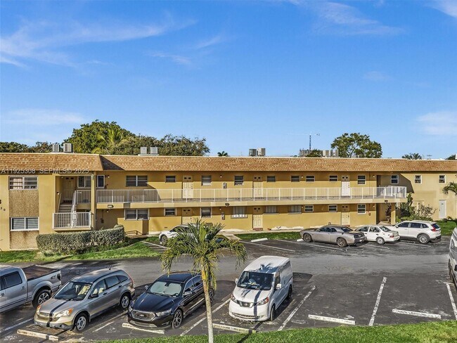 Building Photo - 5130 SW 40th Ave