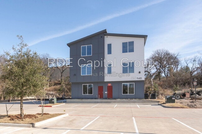 Building Photo - 948 S Corinth St Rd