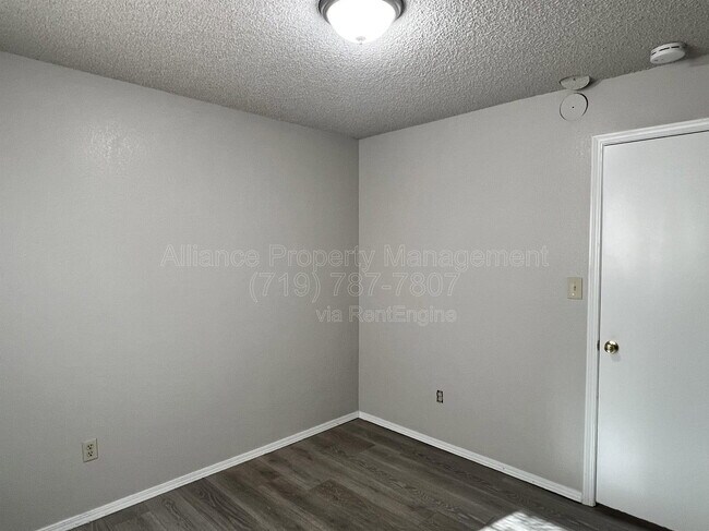 Building Photo - 4427 Hunting Meadows Cir